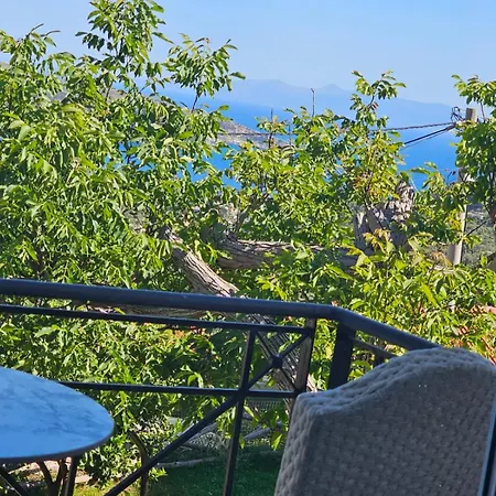 Alex Boutique 3* Himarë