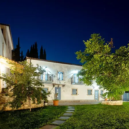 فندق مبيت وإفطار Alex Boutique 3*