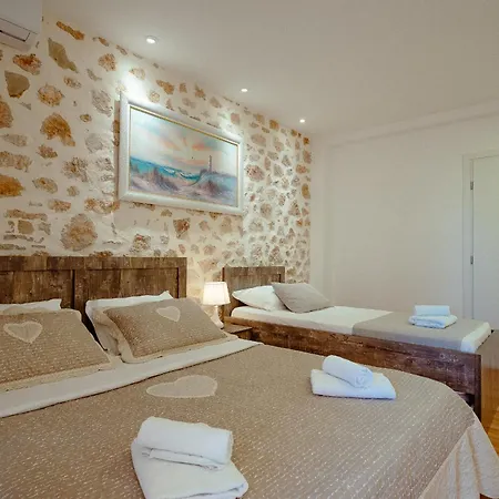 فندق مبيت وإفطار Alex Boutique 3*