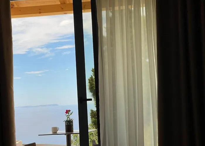 Couette-café Alex Boutique Himarë