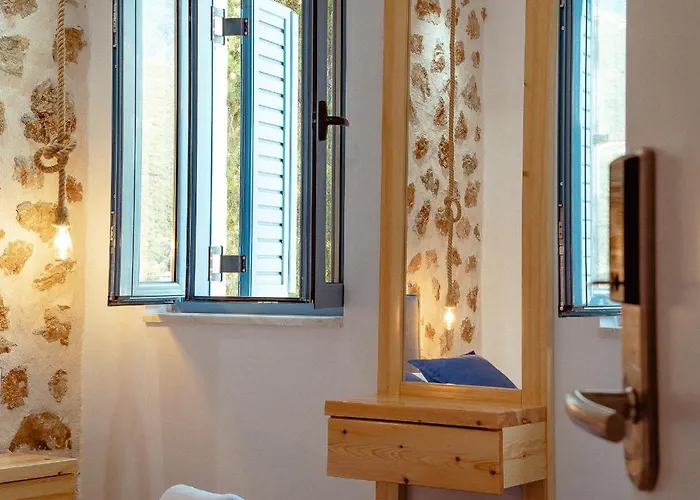 Couette-café Alex Boutique Himarë